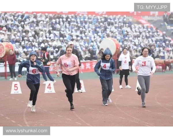 篮球激发青春梦想凝聚团队力量展现拼搏精神的运动之美