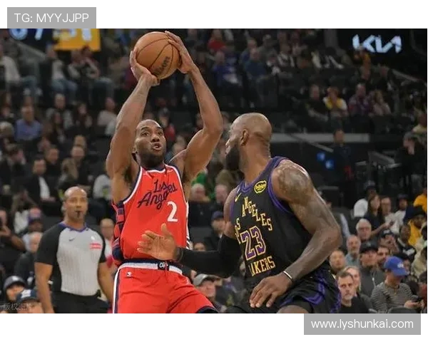 洛杉矶德比再燃战火快船与湖人巅峰对决争夺城市荣光 洛杉矶德比再燃战火快船与湖人巅峰对决争夺城市荣光