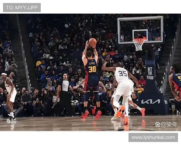 2016年NBA勇士队与太阳队精彩对决回顾及赛季表现分析