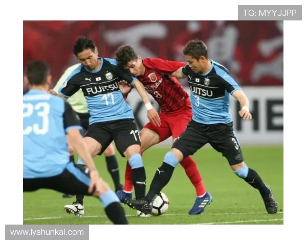 传奇前锋对决上港直播精彩赛事回顾与分析 传奇前锋对决上港直播精彩赛事回顾与分析