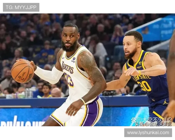 勇士与国王激战11月25日赛场谁将赢得这场精彩对决 勇士与国王激战11月25日赛场谁将赢得这场精彩对决